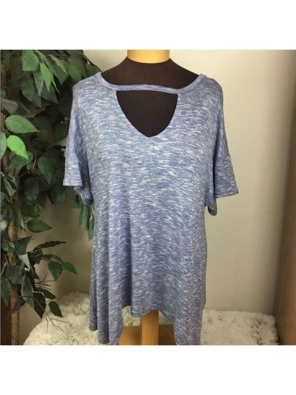JUICY Couture‎ short sleeve tee Woman’s Medium cutout shark bite Blue/wh…